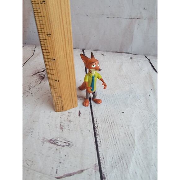 Mini Fox Nick Wilde Pixar Disney Zootopia Toy Figure Cake Topper - Picture 6 of 6
